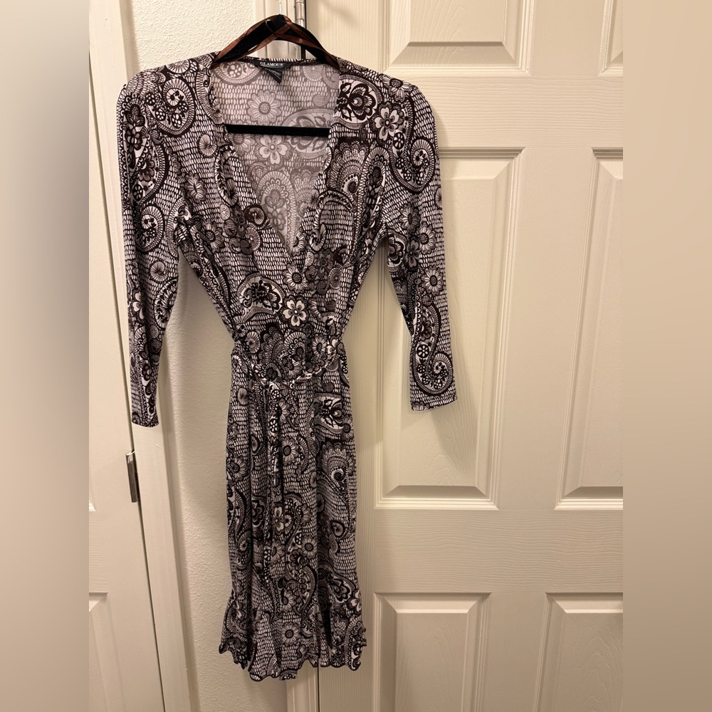 Glamour Black and White Paisley Long Sleeve Dress